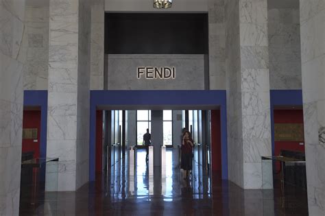 fendi cinema colosseo quadrato|sede fendi roma.